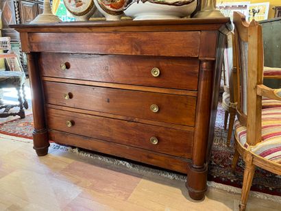 Commode en bois naturel d'époque Empire. Natural wood chest of drawers from the Empire...
