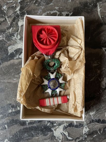 Croix de la Légion d'Honneur en métal et...
