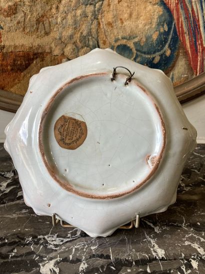 ROUEN - XVIIIe siècle. ROUEN

Round pot with contoured edge in earthenware with polychrome...