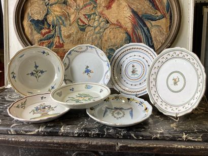 NEVERS - XVIIIe siècle et XIXe siècle. NEVERS 
Seven earthenware plates with polychrome...
