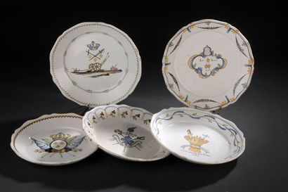 NEVERS - XVIIIe siècle. NEVERS 
Two plates with contoured edge in earthenware with...