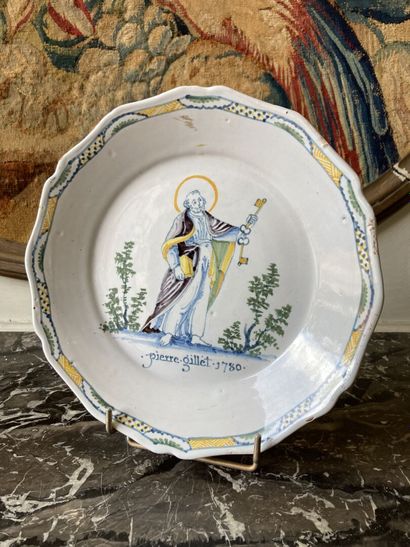 NEVERS - XVIIIe siècle. NEVERS

Earthenware plate with polychrome decoration patronymic...
