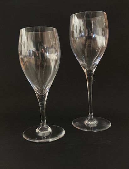 BACCARAT France. Six verres à pied et huit verres à vin blanc BACCARAT France.

Six...