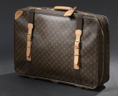 null LOUIS VUITTON

Valise Satellite en toile Monogram et cuir naturel, garnitures...