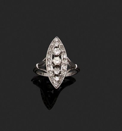null 18k white gold 750‰ marquise ring, navette top set with modern round brilliant-cut...