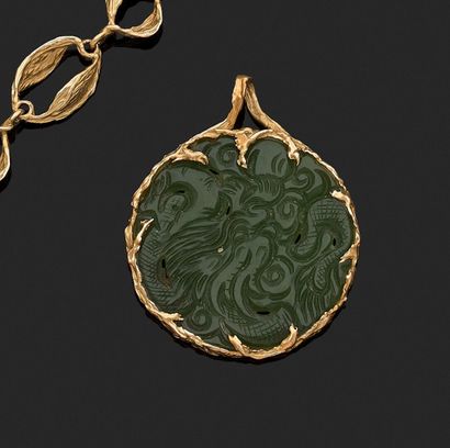 null Jade disc pendant engraved with a dragon in a yellow gold naturalist frame.

French...