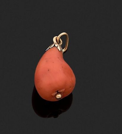 Pendant taking the form of a pear composed...