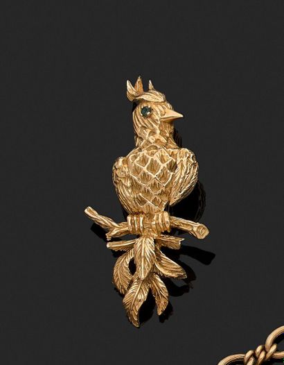 null Clip in the shape of a bird on a branch in yellow gold, eye decorated with an...