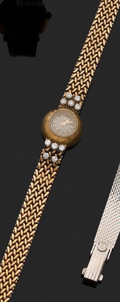 null OMEGA

Ladies' wristwatch, the round case between two pavings of diamonds and...