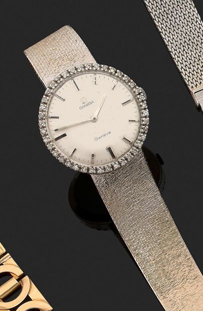 null OMEGA. 18K white gold 750‰ bracelet watch. Round case bezel set with 8/8-cut...