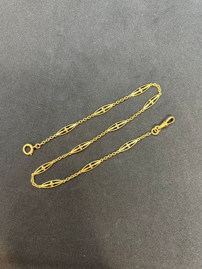 null 18K yellow gold 750‰ oval mesh vest chain centered with a clover. French work...