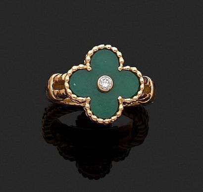 null VAN CLEEF & ARPELS

Gold ring, Alhambra model, set with a chalcedony clover....