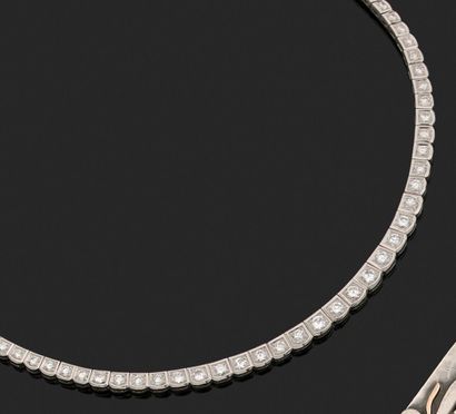 Necklace articulated line of 94 diamonds...
