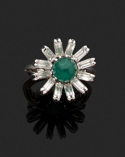 null Ring set with a cabochon emerald in a circle of baguette-cut diamonds. White...