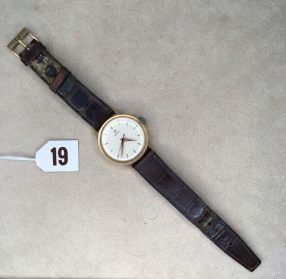  OMEGA 
Montre bracelet d'homme en or vers 1950. Mouvement mécanique. 
Dans son écrin...