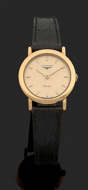  LONGINES 
Ladies' wristwatch, round case in yellow gold. Quartz movement (not tested)....