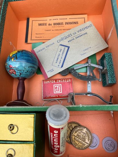 null Lot of three educational games of the 60s including :

- Superb box Boby school...