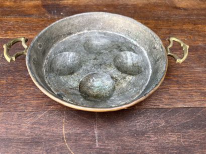 null Copper egg pan, 19th century

D. 20 cm