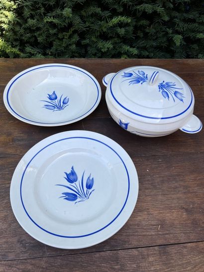 Earthenware service decorated with blue ...