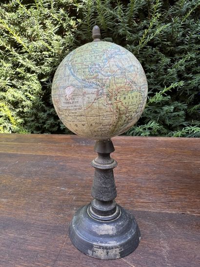 null Set of 2 world maps. 20th c.