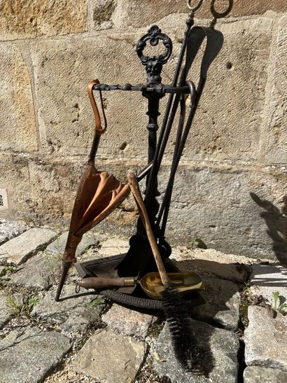 Fire server in cast iron and bronze decorated...