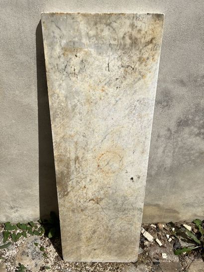 null White marble from a secretary

H.110, W.38, D.3 cm