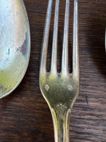 null Silver lot including 3 cutlery and a fork Minerve mark. 

A sprinkling spoon...
