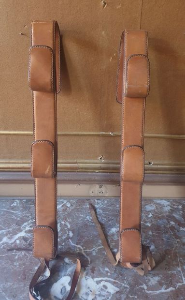 Saddle leather gun rack 

H. 53 cm