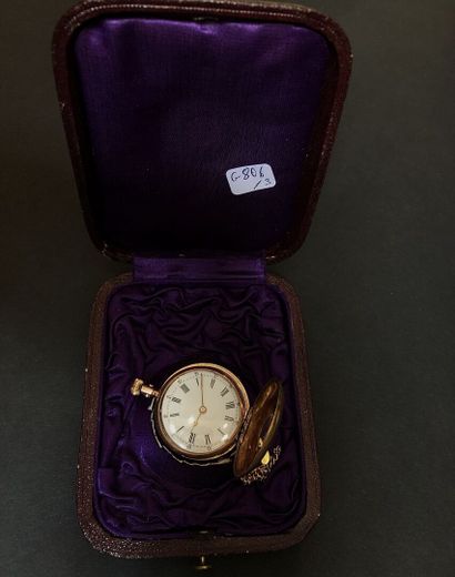 null Gold watch signed Vacheron Genève around 1900

A chain is attached.

Gross weight:...