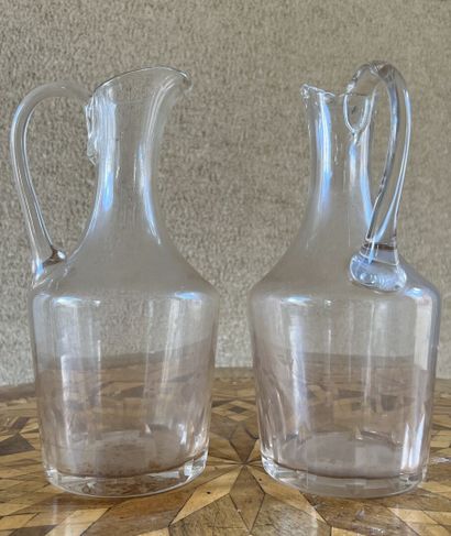Pair of glass decanters, 19th century

H....