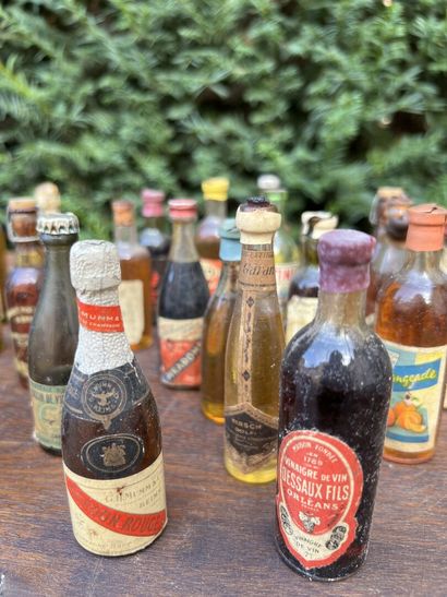 null Mignonettes d'alcool divers, vers 1960