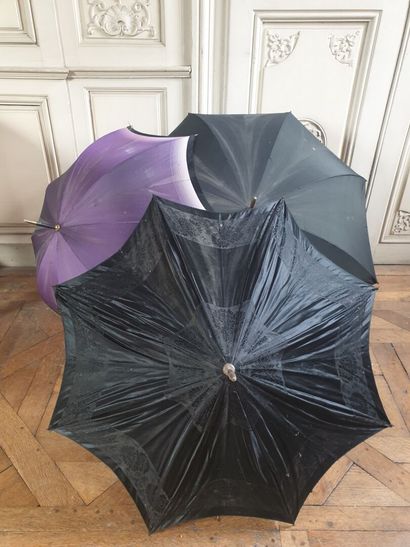 Lot de trois ombrelles :

101 cm, 94 cm et...