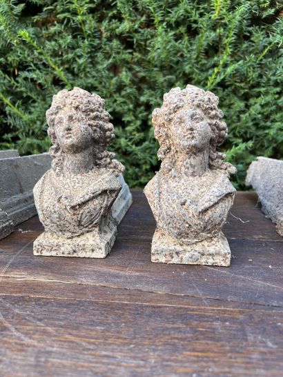 null Lot of three pairs of andirons, XIXth century

Decorated with characters.

L....