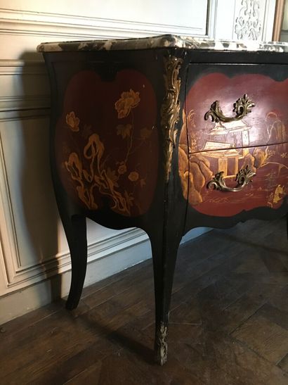 null Chest of drawers in varnish martin of Louis XV style

With curved front, it...