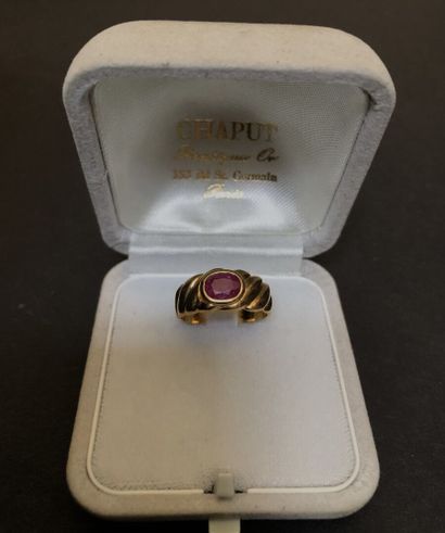 Gold ring set with an oval ruby

Weight:...