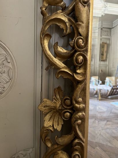 null Carved and gilded wood mirror, the openwork pediment, late 19th c. 

H. 106,...