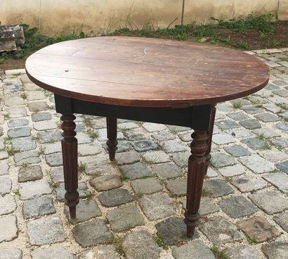 Dining room table in natural wood, 20th century

It...