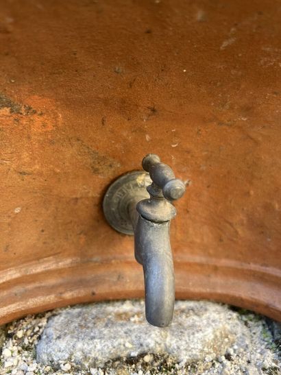 null Fountain in sandstone. Missing lid.