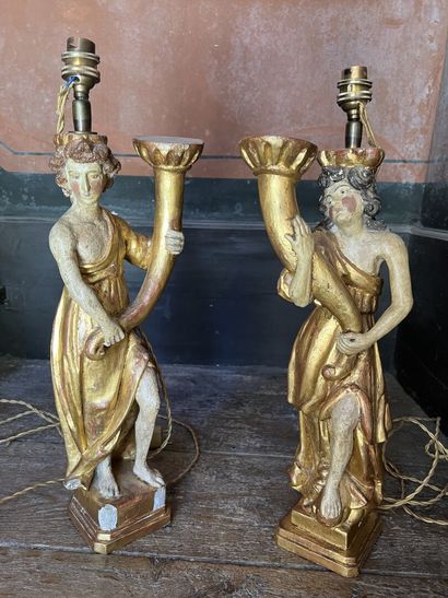 null Pair of figures mounted in a carved and gilded wood lamp, 18th century

H. 43...