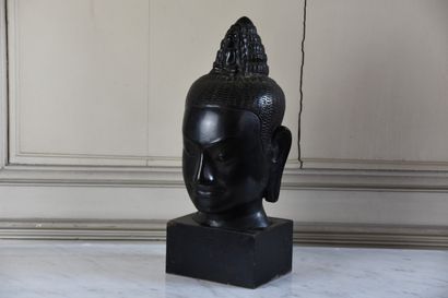 Buddha head in bronze, 20th century 

On...