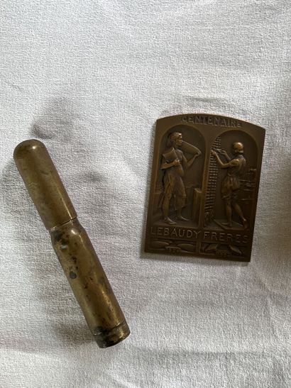 null Lot including a BEBE pen, work of the German trenches about 1915. 

And a bronze...