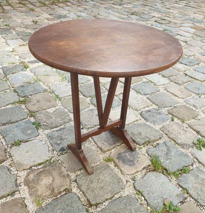 Small Burgundian pedestal table in natural...