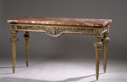 null Table de milieu en bois sculpté et doré, fin de l'époque Louis XVI

À décor...