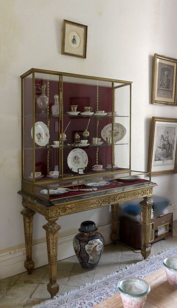 null Table-console en bois sculpté et doré de style Louis XIV, vers 1900

Le plateau...