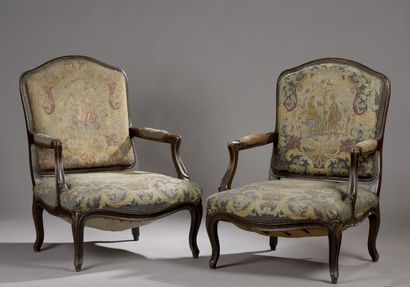 null Paire de fauteuils en bois mouluré de style Louis XV, vers 1900

À dossier plat,...