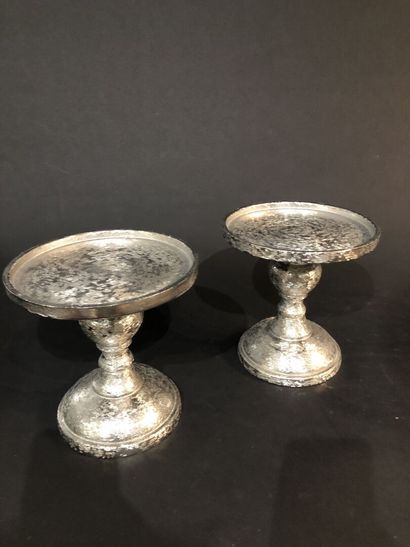 null Pair of display stands 

hammered

H.17,5 D.17 cm