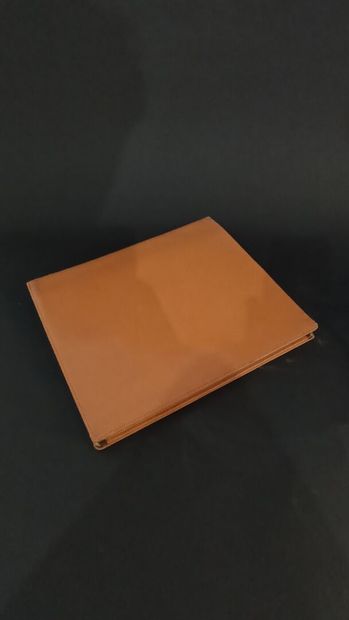 null Leather writing case 

29,5 x 25,5 cm