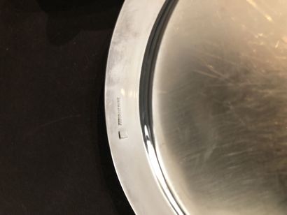null PUIFORCAT

Paire de beurriers couvert en métal argenté

D.12,5 cm