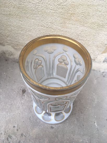 null Glass goblet overlay, Restoration period

With neo-Gothic decoration of arcature...