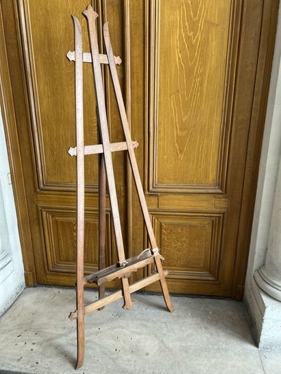 Natural wood easel

H.177 L.69 cm

As is